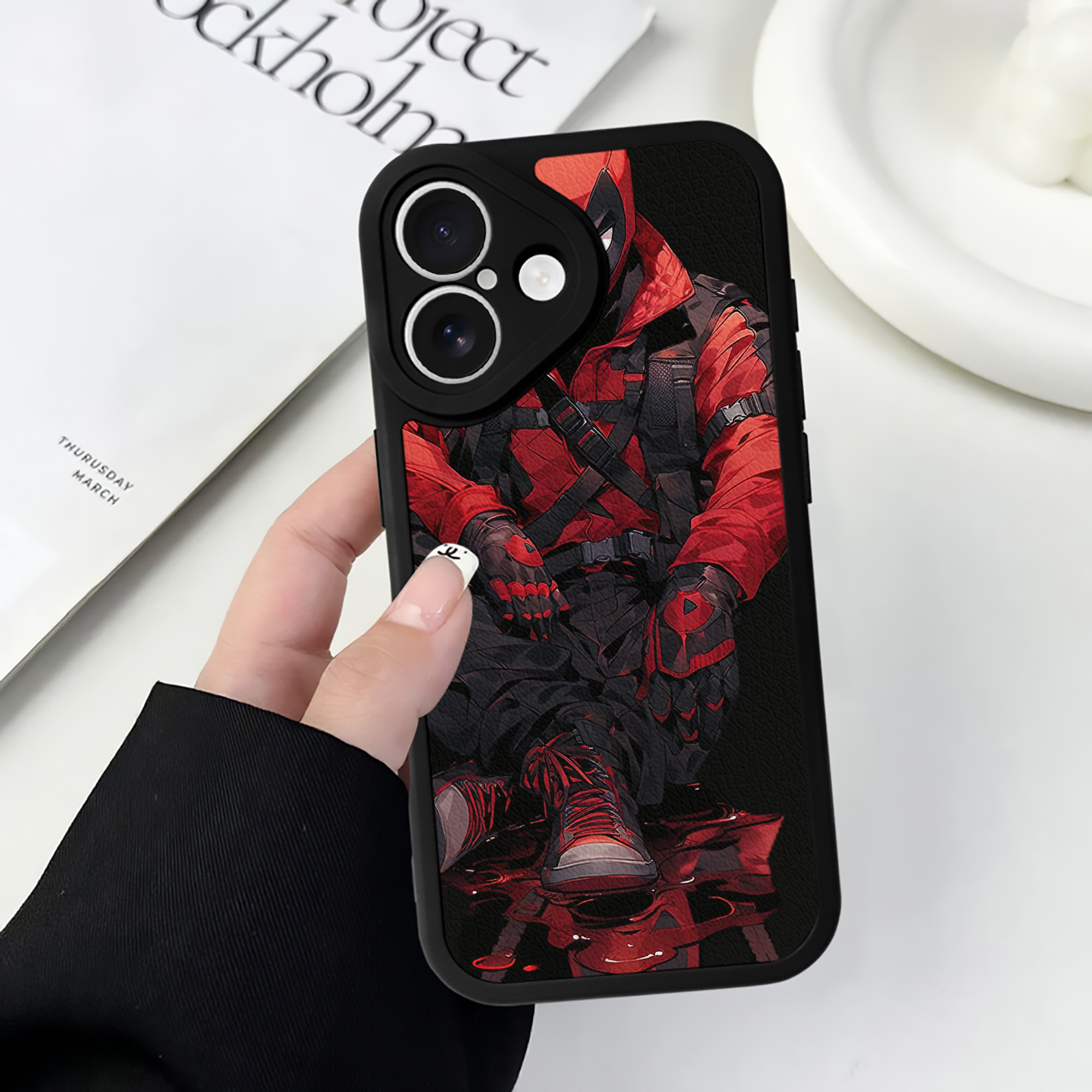 （画像用） Deadpool デッドプール 【iPhone 16シリーズ対応】シリコンスマホケース（レザー調） 材質：シリコン